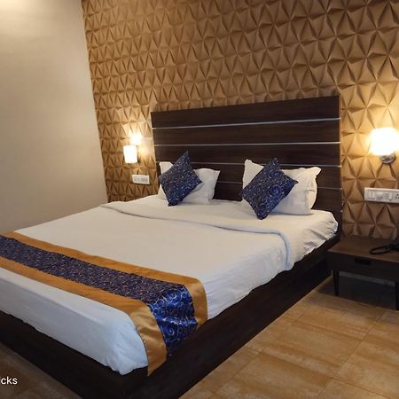 Redfox Hotel- Aminjikarai Chennai Exteriör bild