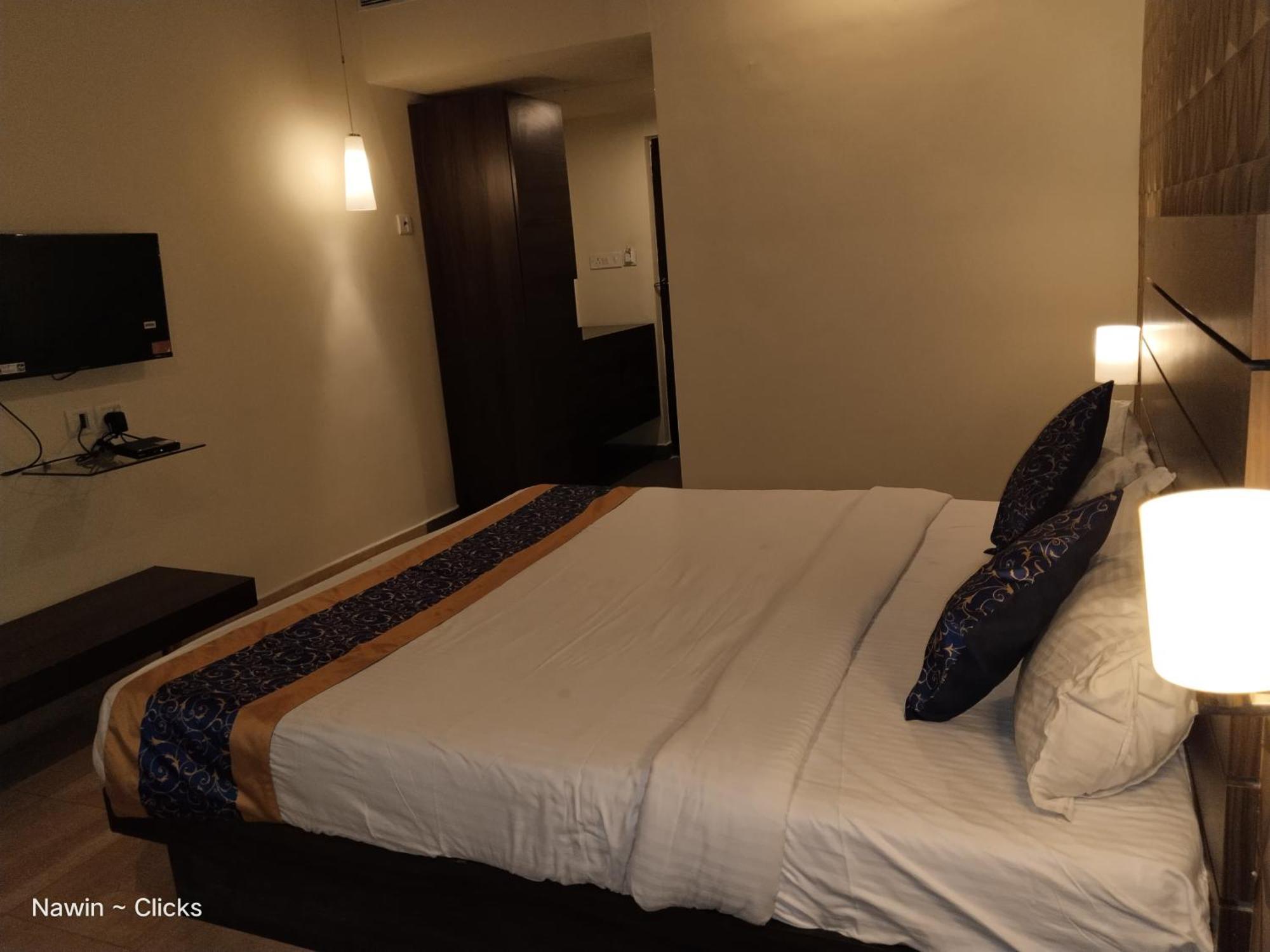 Redfox Hotel- Aminjikarai Chennai Exteriör bild